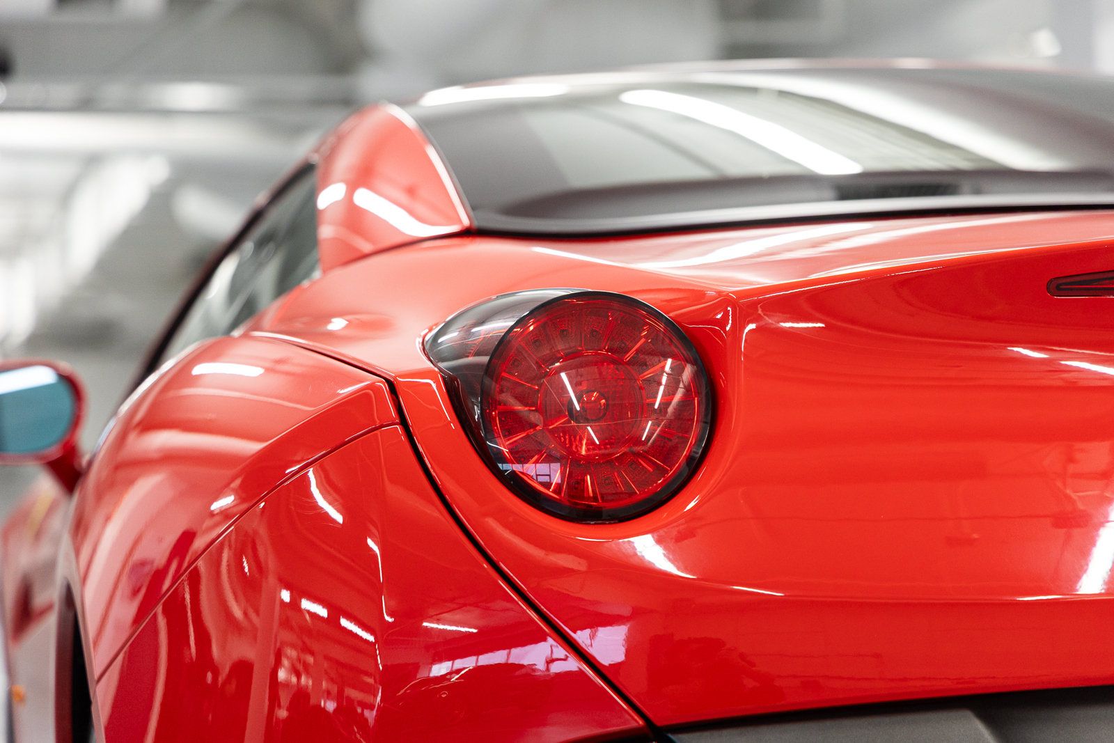 Used 2011 Ferrari California RWD image 23
