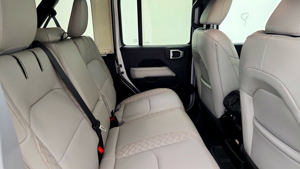Used 2022 Jeep Wrangler Unlimited Sahara AWD/4WD image 23