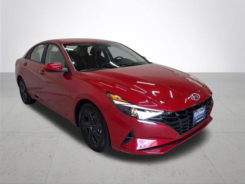 Certified 2023 Hyundai Elantra SEL w/ Preferred Accessory Package FWD image 5