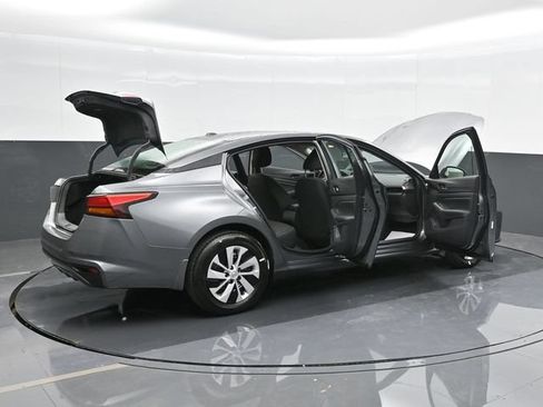 Used 2025 Nissan Altima 2.5 S FWD image 42