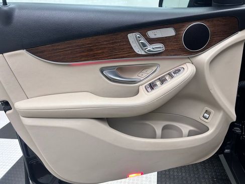 Used 2022 Mercedes-Benz GLC 300 GLC 300 image 10