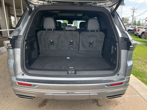 Used 2025 Buick Enclave Avenir w/ Super Cruise Package FWD image 12