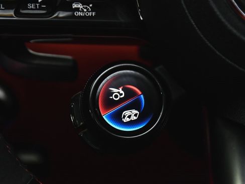 Used 2022 Mercedes-Benz SL 63 AMG 4MATIC w/ Driver Assistance Package image 43