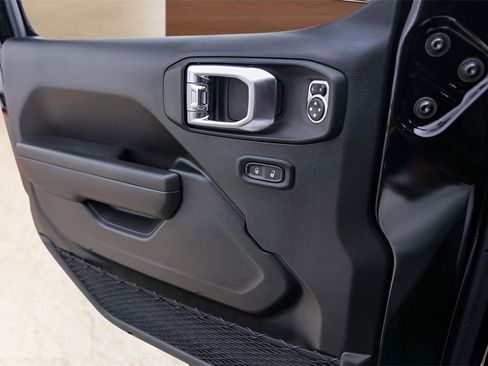 Used 2025 Jeep Wrangler Sport S image 21