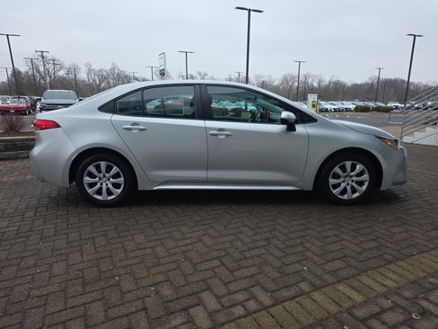 Used 2021 Toyota Corolla LE image 6