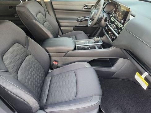 New 2025 Nissan Pathfinder SV image 10