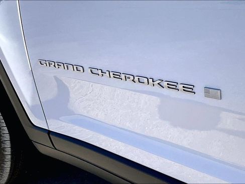 New 2026 Jeep Grand Cherokee Limited image 12