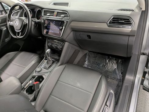 Used 2019 Volkswagen Tiguan SE w/ Panoramic Sunroof Package image 32