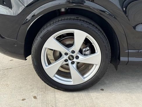 New 2025 Audi Q5 Prestige image 9
