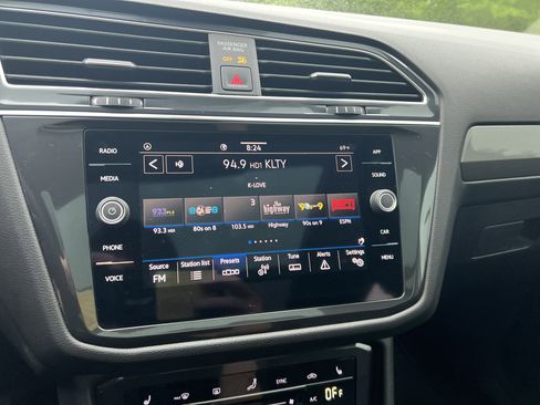 Certified 2023 Volkswagen Tiguan SE w/ Panoramic Sunroof Package FWD image 19