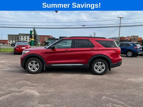 Used 2023 Ford Explorer XLT AWD/4WD image 4