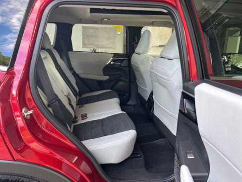 New 2025 Mitsubishi Outlander SE image 26