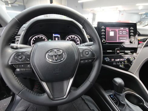Used 2024 Toyota Camry SE w/ Convenience Package FWD image 14