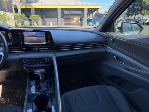 Used 2022 Hyundai Elantra SEL w/ Convenience + Premium Package image 23