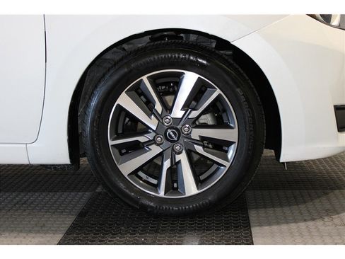 Used 2023 Nissan Versa SV image 5