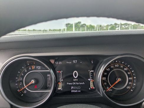 Used 2018 Jeep Wrangler Unlimited Sport S image 11