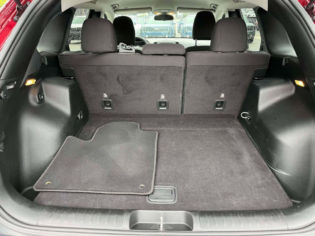 Used 2019 Jeep Cherokee Latitude w/ Popular Appearance Group FWD image 7
