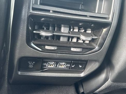Used 2024 Jeep Grand Cherokee Limited AWD/4WD image 18