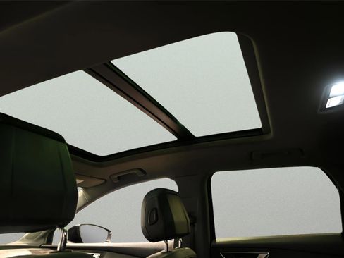 Used 2022 Audi Q4 e-tron Premium image 34