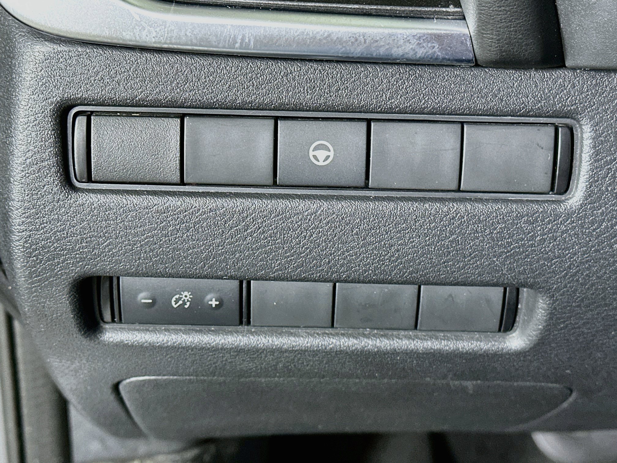 Used 2021 Nissan Rogue SV FWD image 17