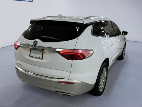Used 2022 Buick Enclave Essence w/ Experience Buick Package FWD image 4