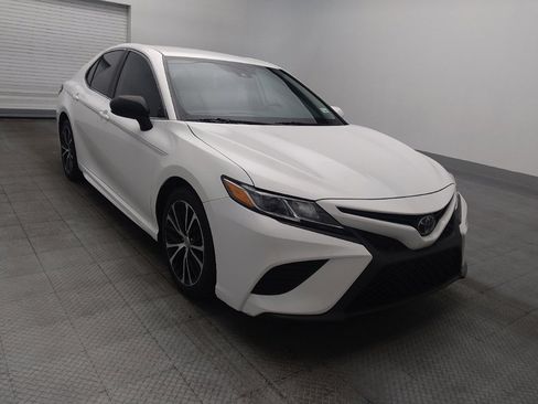 Used 2020 Toyota Camry SE image 13