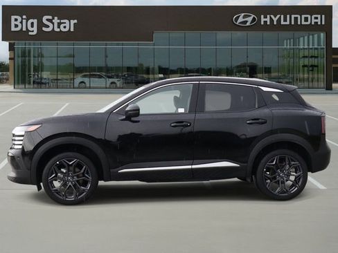 Used 2025 Nissan Kicks SR image 2