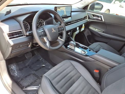 Used 2026 Mitsubishi Outlander AWD image 13