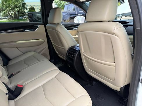 Used 2019 Cadillac XT5 FWD image 19