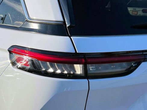 Certified 2023 Jeep Grand Cherokee Laredo w/ Luxury Tech Group I image 10