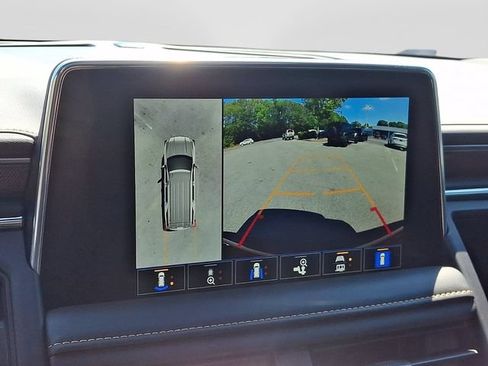 Used 2024 GMC Yukon AT4 w/ Technology Package AWD/4WD image 23