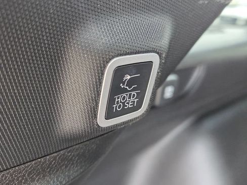 Used 2025 Jeep Grand Cherokee Altitude RWD image 9