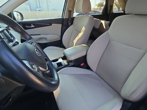 Used 2019 Kia Sorento LX w/ LX Convenience Package image 15