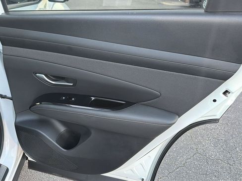 Used 2025 Hyundai Tucson Limited FWD image 16
