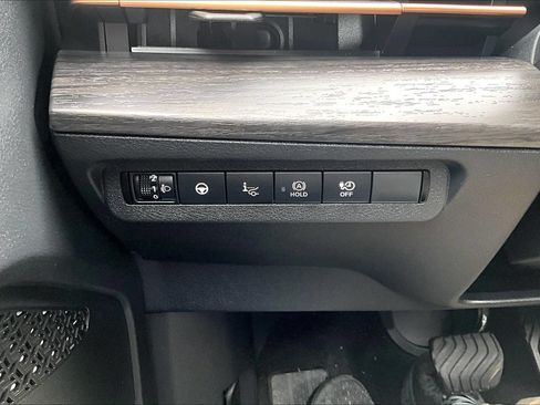 Used 2024 Nissan Ariya AWD image 35