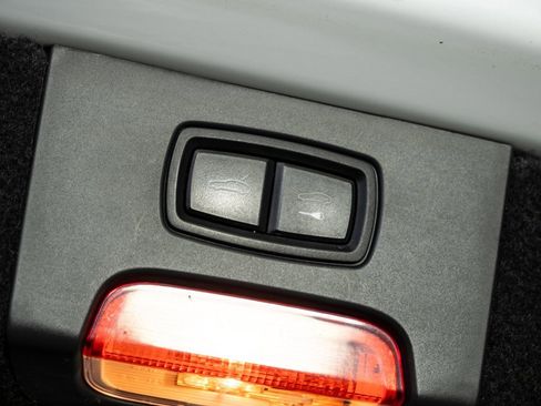 Used 2015 Porsche Cayenne S image 32