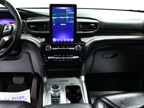 Used 2022 Ford Explorer Platinum w/ Technology Package RWD image 19