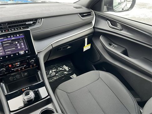 New 2025 Jeep Grand Cherokee L Laredo w/ Luxury Tech Group I image 35