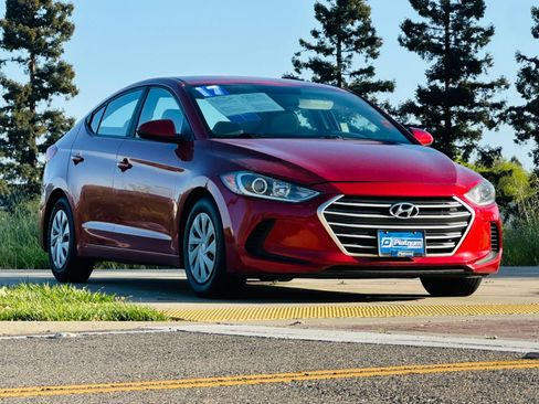 Used 2017 Hyundai Elantra SE FWD image 1