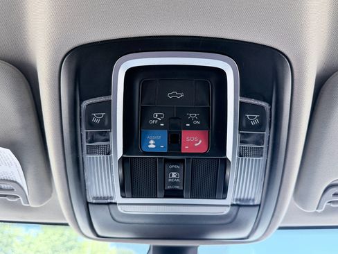 Used 2024 RAM 2500 Laramie AWD/4WD image 18