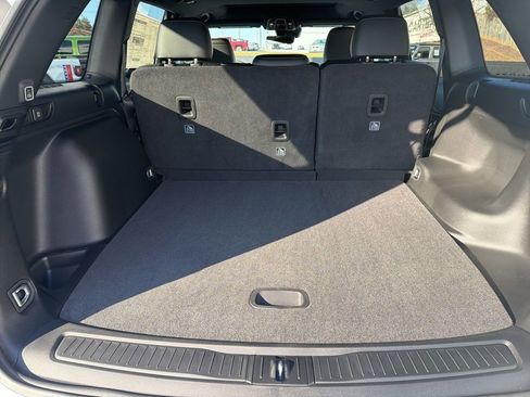 New 2025 Jeep Grand Cherokee Altitude image 10