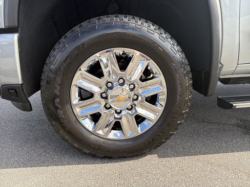 Used 2026 Chevrolet Silverado 2500 High Country w/ High Country Premium Package AWD/4WD image 13
