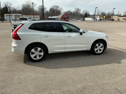 Used 2022 Volvo XC60 B5 Momentum image 18