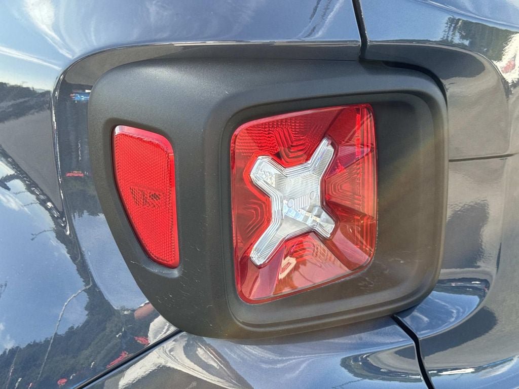 Used 2023 Jeep Renegade Trailhawk AWD/4WD image 10