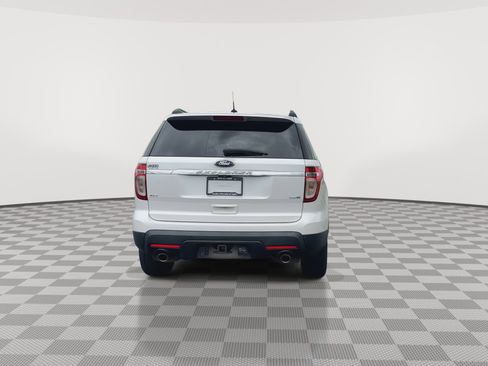 Used 2015 Ford Explorer XLT w/ Equipment Group 202A AWD/4WD image 4