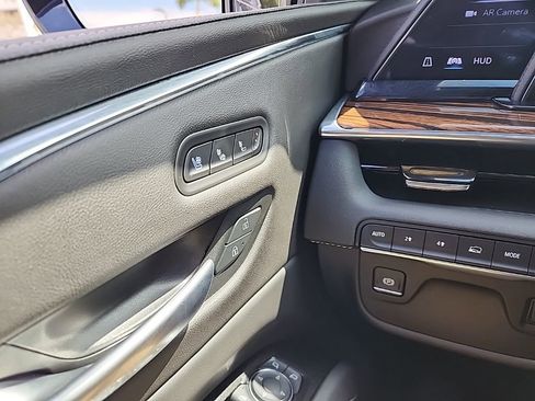 Used 2024 Cadillac Escalade ESV Premium Luxury image 41