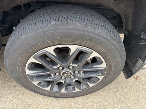 Used 2023 Toyota Sequoia Limited image 5