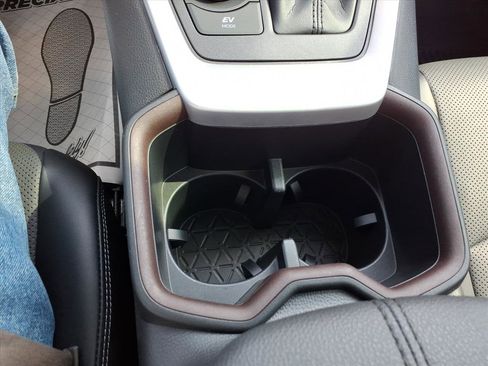 Used 2023 Toyota RAV4 Limited image 16