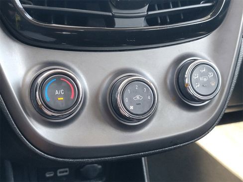 Used 2021 Chevrolet Spark LT image 28