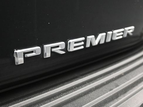 Used 2024 Chevrolet Tahoe Premier AWD/4WD image 32